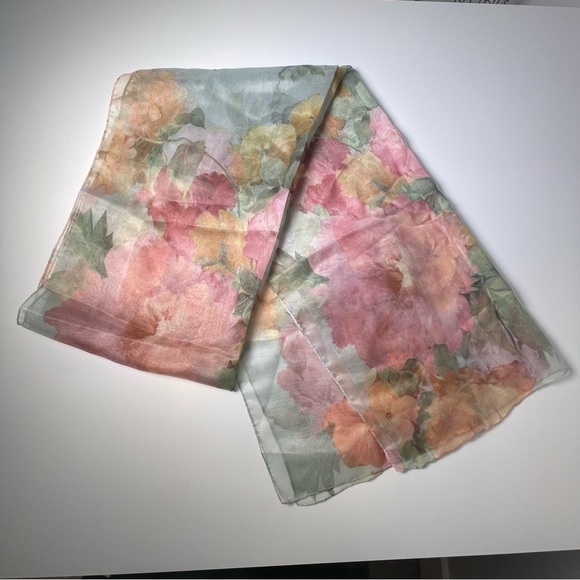 Floral lightweight scarf - Picture 8 of 8